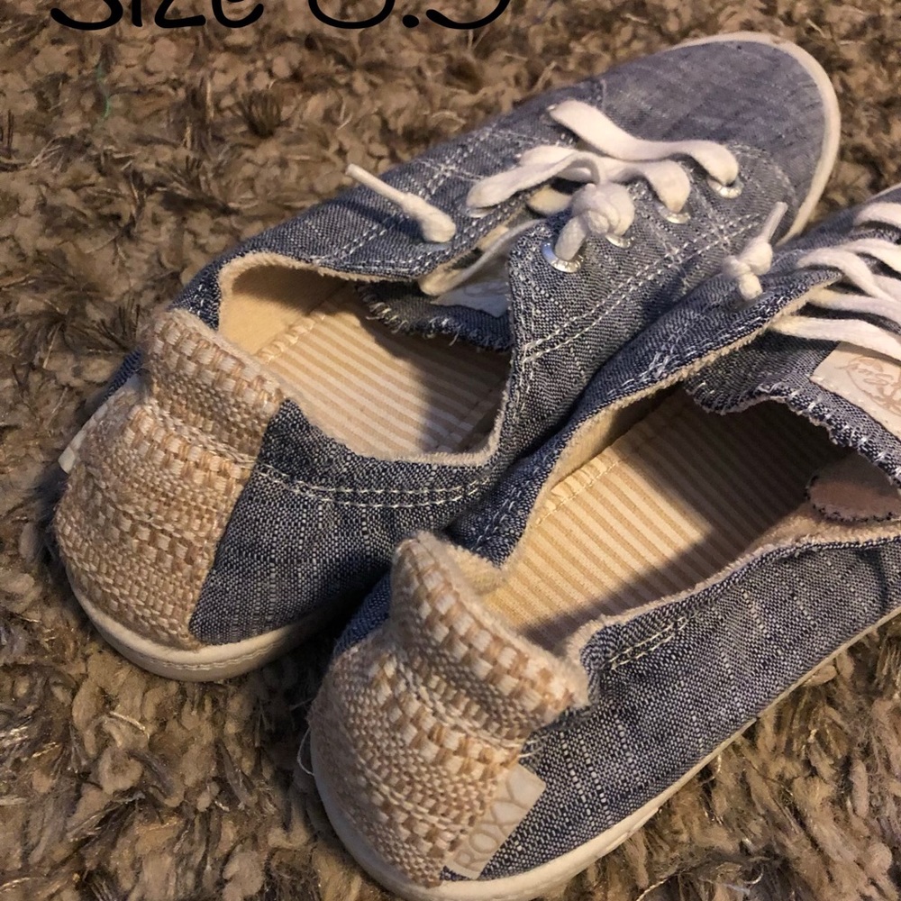 Roxy sneakers